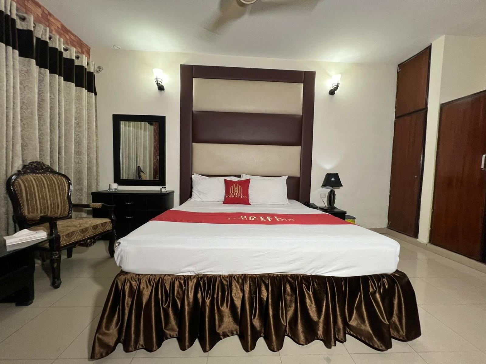 Hotel Tourist Inn Lahore Exterior photo